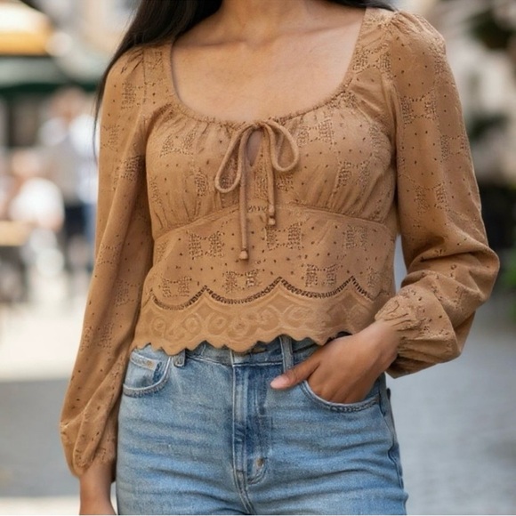 KIRIOUS LOS ANGELES Tops - Kirious Los Angeles Eyelet Lace Crop Top – Size Small – NWT